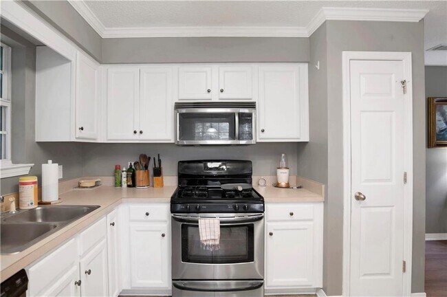Building Photo - 3546 Viking Ct