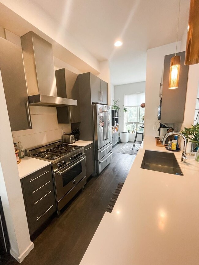 Building Photo - 2bd/3.5ba Seattle Townhouse