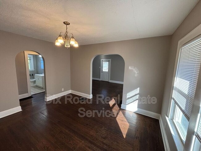 Building Photo - 4539 Mayhew Ave