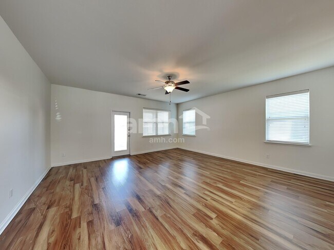 Building Photo - 4616 Beaver Creek Ave