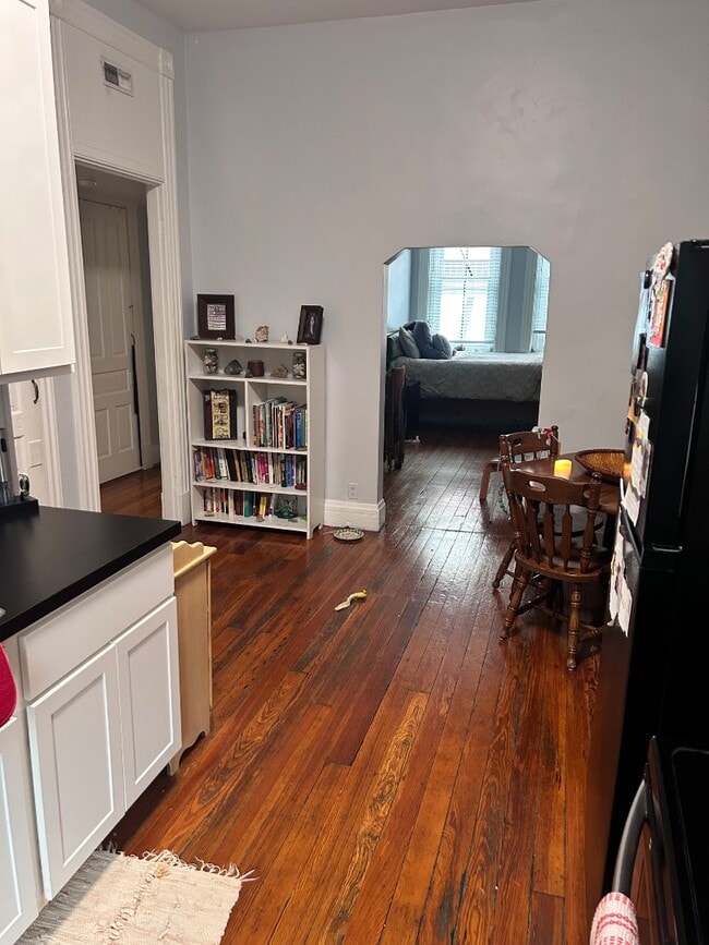 Building Photo - 24 W Court - Unit 3