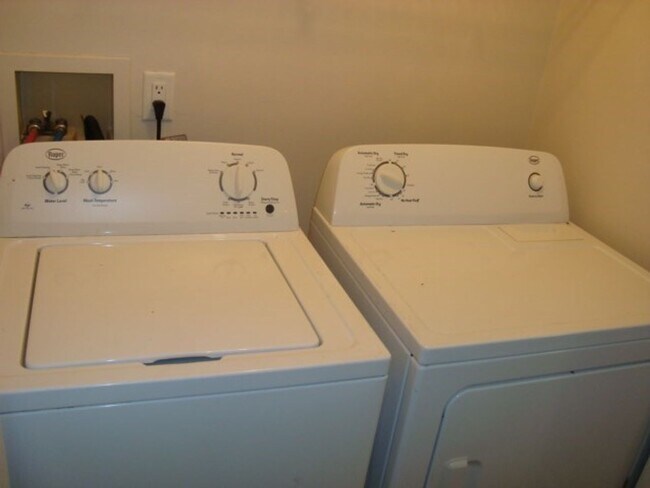 Building Photo - Kurt Circle 1351/1353**Raymer