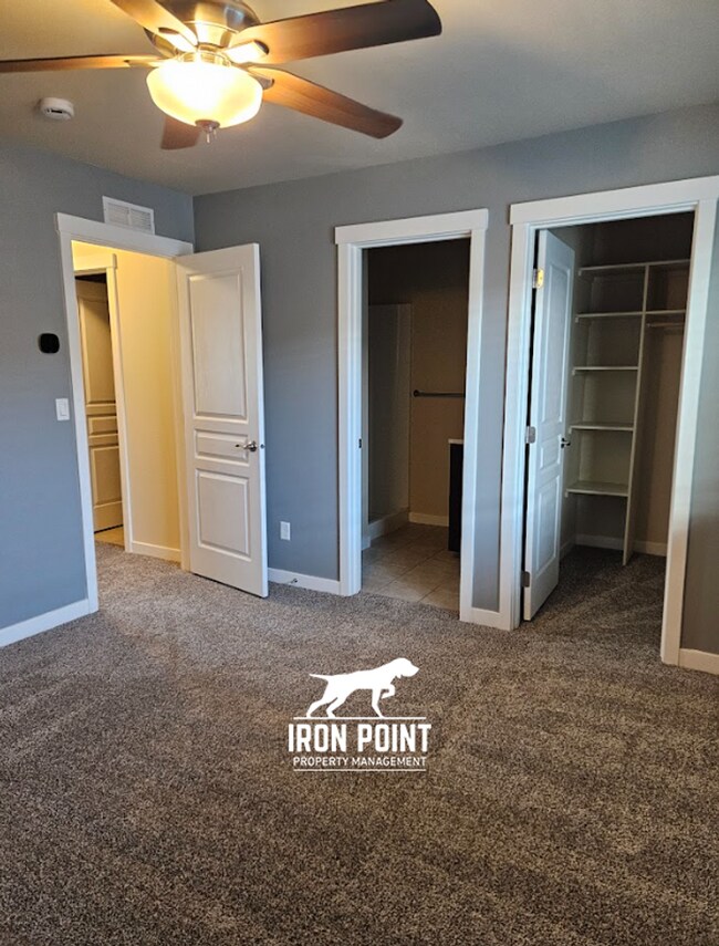 Building Photo - 3bed/2.5 bath Townhome in Boise w/2 Car Garage, Community Pool & Fitness Center