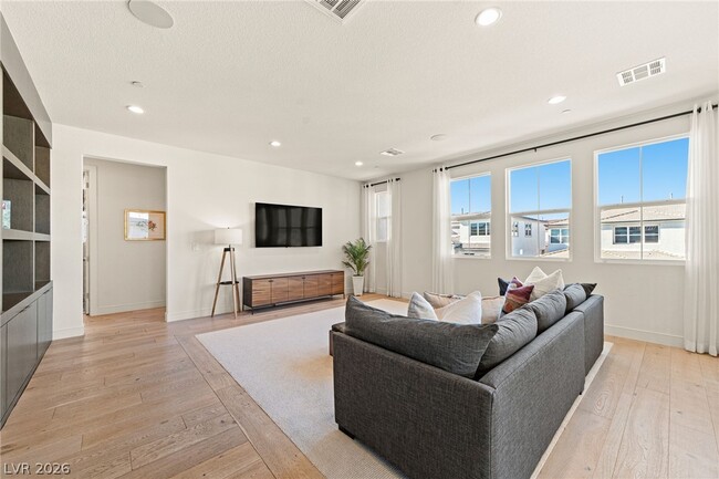 Building Photo - 10125 Sequoia Glen Ave