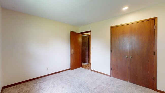 Building Photo - 2 bedroom duplex in North Ames