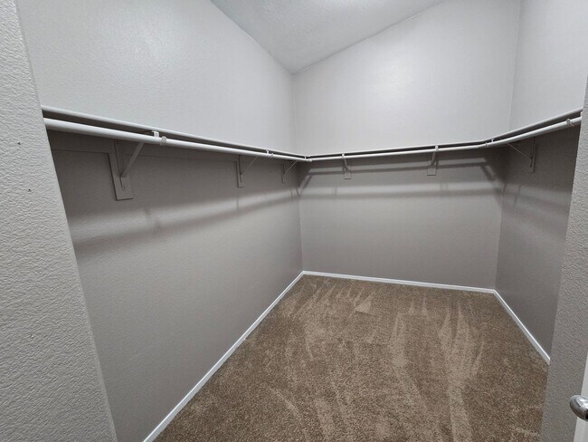 Building Photo - Coming Soon - Spacious 3 Bedroom Home in N...