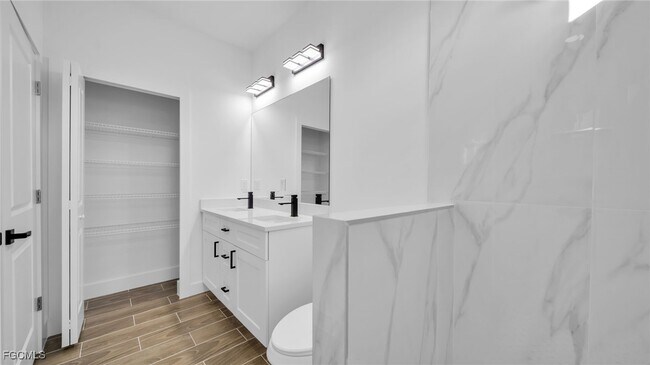 Building Photo - 706 Homer Ave S