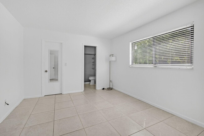 Building Photo - 7107 181st Ct N