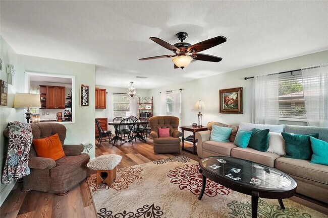 Building Photo - BEAUTIFUL 4BED 2BATH HOME WITH DETACHED OF...