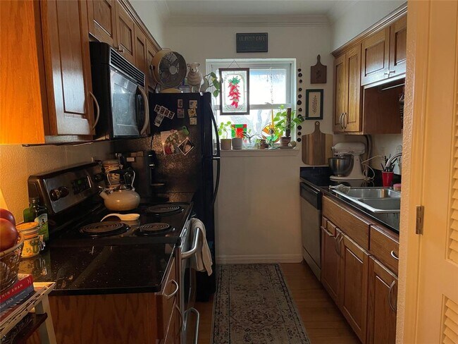 Building Photo - 900 S Lamar Blvd