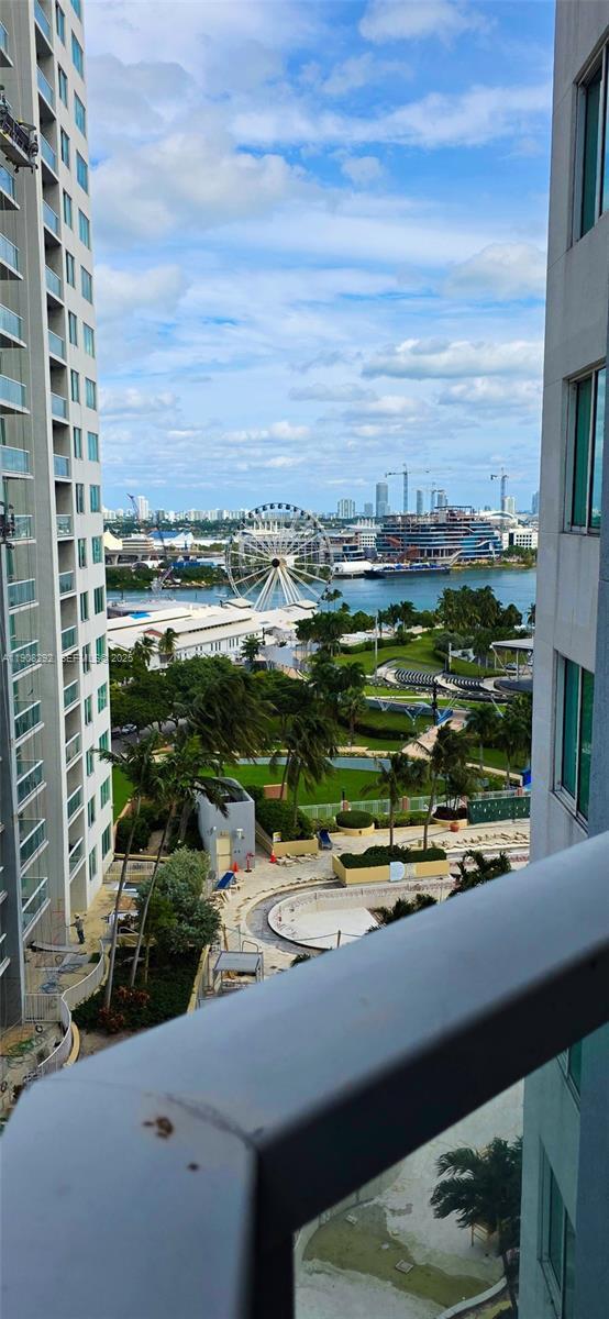 Building Photo - 253 NE 2nd St