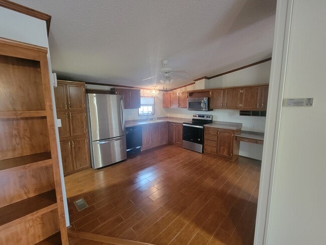 Building Photo - 427 4th St