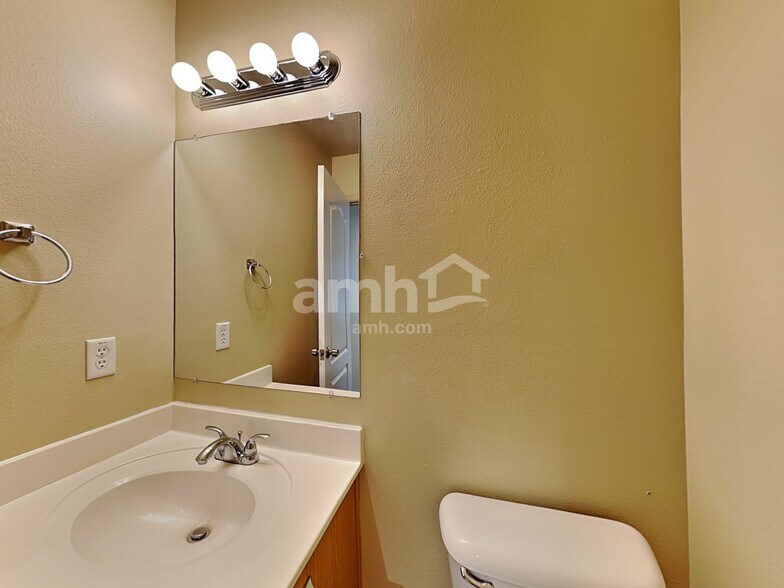 Building Photo - 1674 Dean Ave