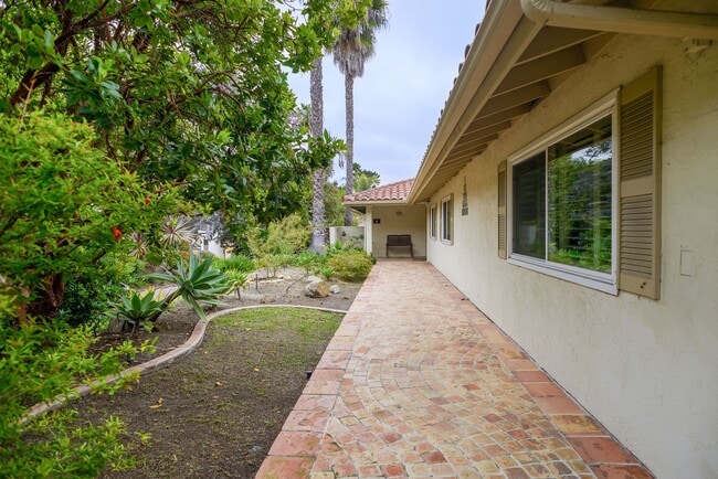 Building Photo - ***Available Now - Mid-term Lease ONLY *** Single Level 3 Bedroom, 2.5 Bath home in La Costa*****