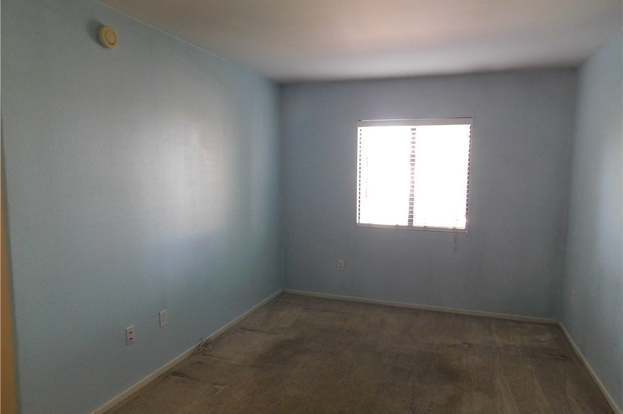 Building Photo - 950 Seven Hills Dr