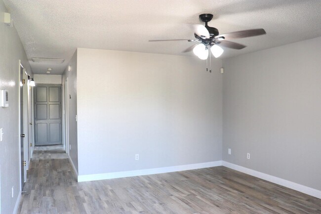Building Photo - 400 S Crawford Ave