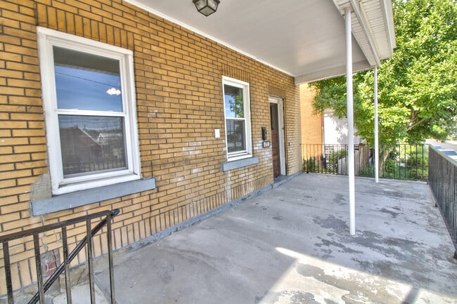 Building Photo - 1817 Jancey St