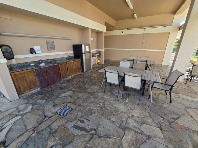 Building Photo - Immaculate Contemporary Living in Kaka‘ako- 2 bedroom, 2 bathroom, 1 covered parking stall, and I...