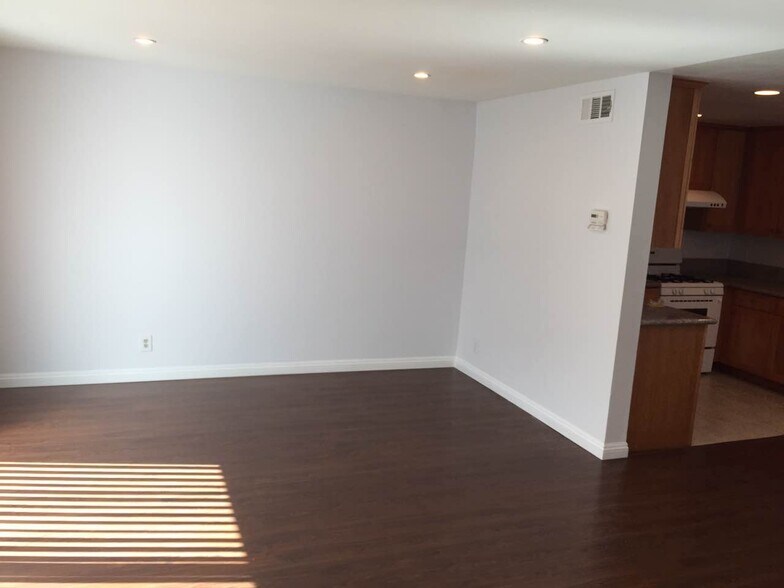 Building Photo - 1781 Bradbury Dr