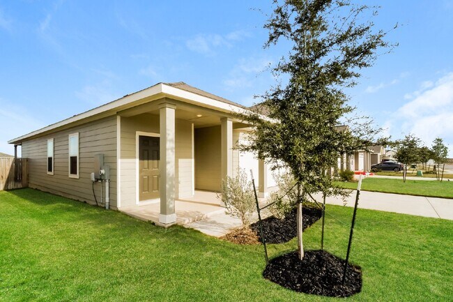 Primary Photo - 141 Rubrum Rd