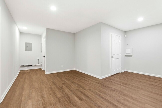 Building Photo - Charming 3BR Townhome with Elevator in the Heart of Fayetteville
