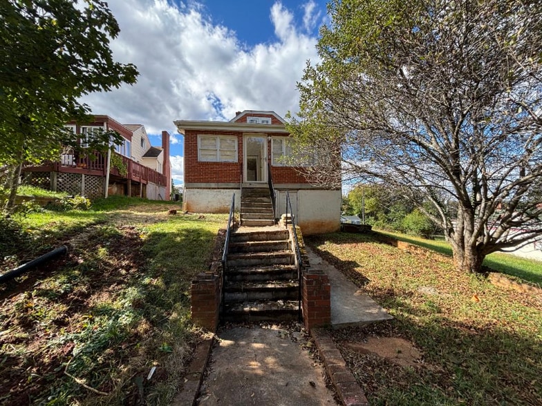 Building Photo - 436 Action St