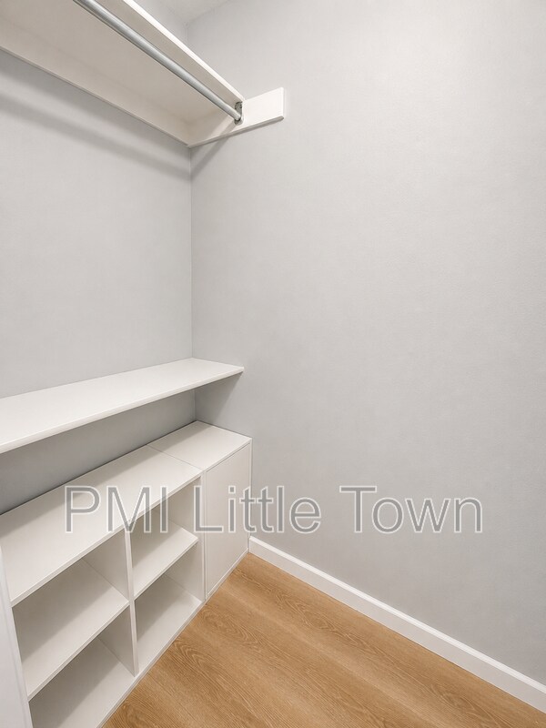 Building Photo - 7482 W Roxbury Pl