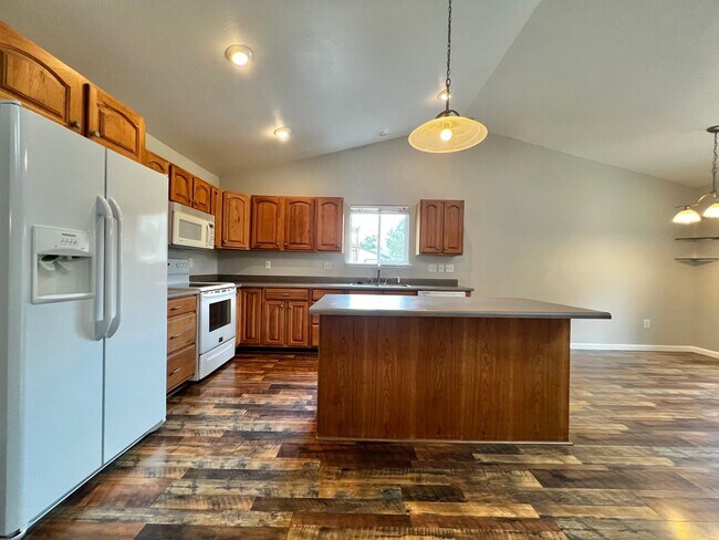 Building Photo - Charming 3-Bed/2-Bath Home in Loveland!