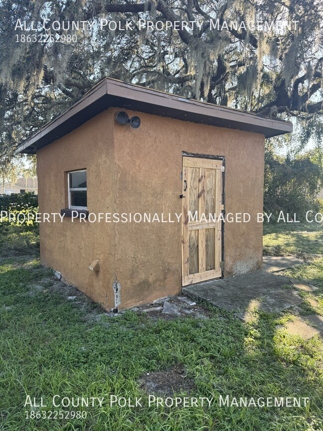 Building Photo - Nice 2 Bedroom Duplex For Rent in Lakeland