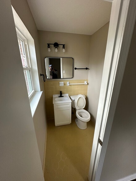 Building Photo - 1153 Claiborne Dr