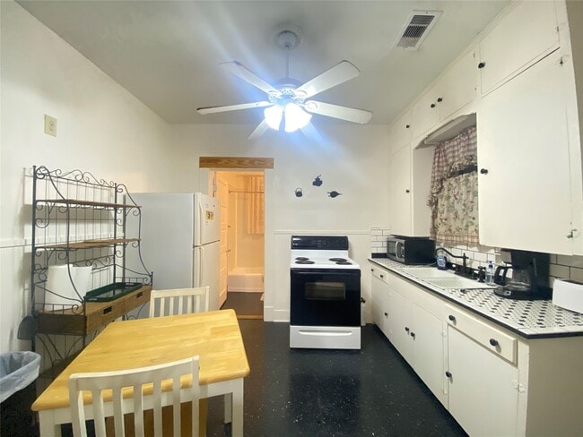 Building Photo - 2528 Avenue Q 1/2 Ave
