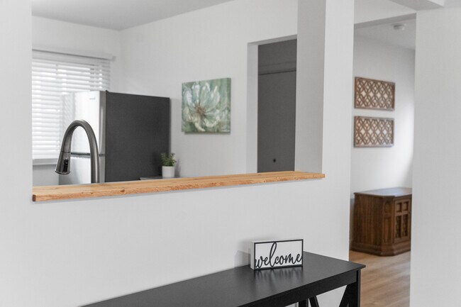 Building Photo - 1105 Julienne Dr