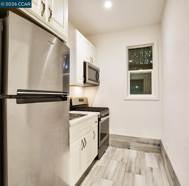 Building Photo - 1351 Eastshore Dr