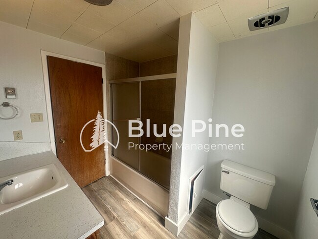 Building Photo - 1440 Alice Ave