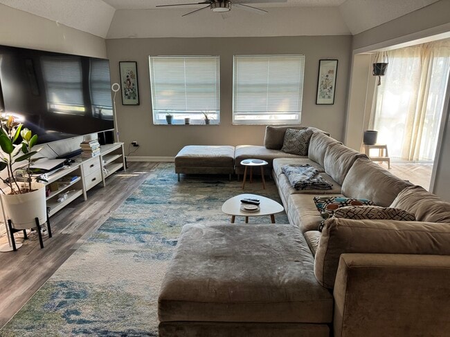 Primary Photo - 604 Cordova Green