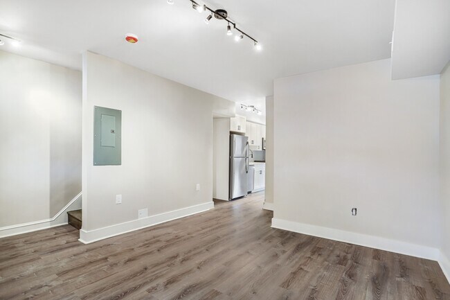 Building Photo - 1526 2nd St SW