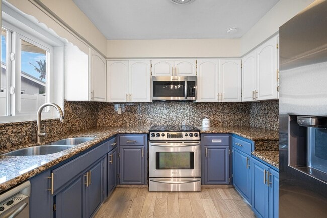 Building Photo - 2611 NE 16th St