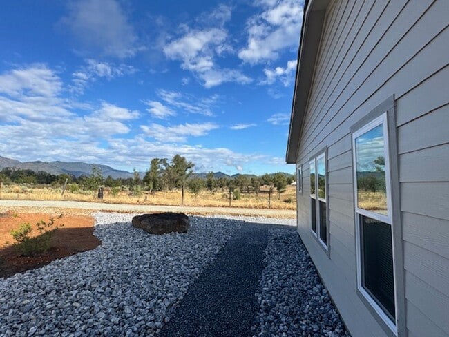 Building Photo - Breathtaking Views – Brand New 2 Bed, 1.5 Bath Home for Rent!  Available Nov 1st | Mt. Bally | Mt...