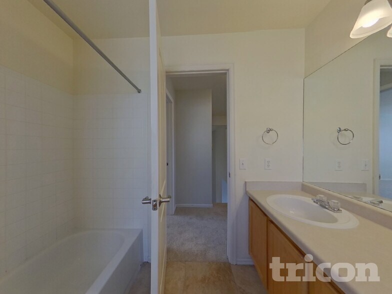 Building Photo - 3336 Bexley Dr