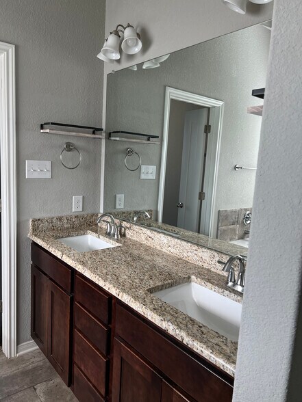 Building Photo - 8119 Redbrush