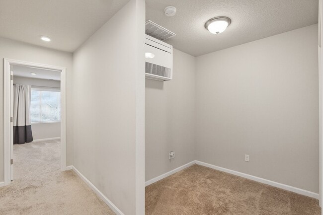 Building Photo - Lovely 3 Bedroom 2.5 Bath Sherwood Townhom...
