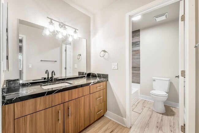 Building Photo - 1405 Vegas Valley Dr