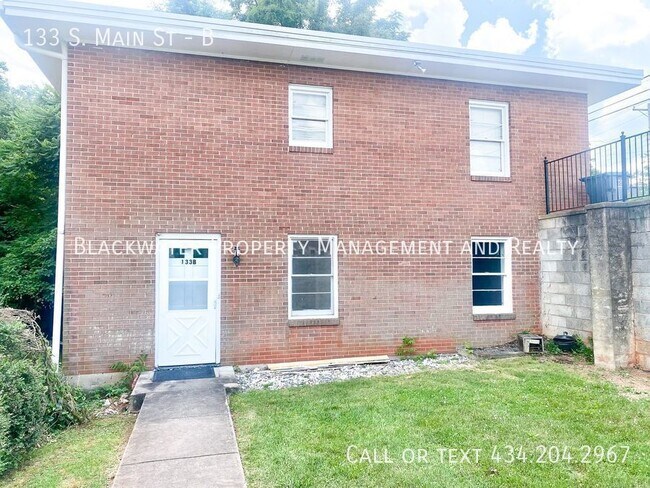 Primary Photo - 133 S Main St