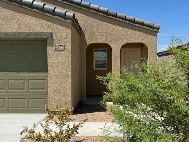 Building Photo - 1 Yr New 3 BR 2BA in Chaparral Terrace w/ ...