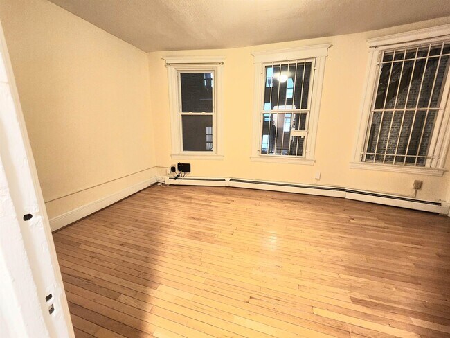 Building Photo - 122 Jewett Ave