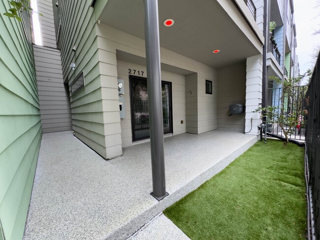 Building Photo - 2717 St Emanuel St