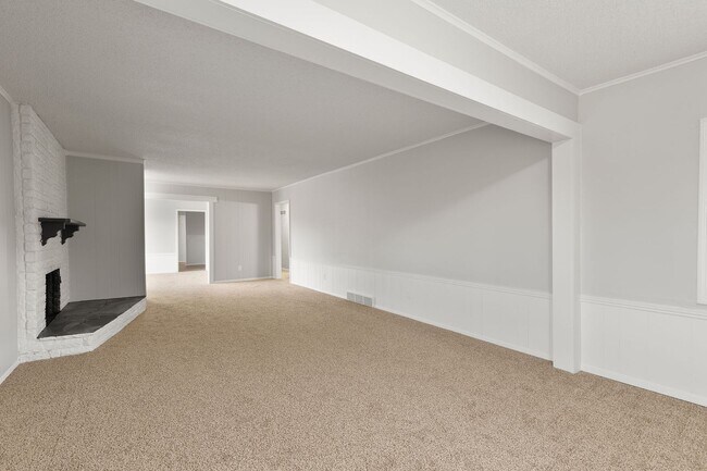 Building Photo - 3 Bed | 1.5 Bath — Comfortable Living in a Great Location