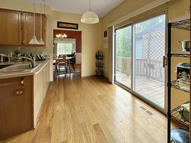 Building Photo - 41589 Sleepy Hollow Dr