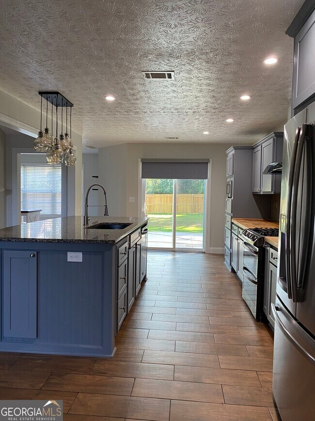 Building Photo - 900 Harbins View Dr