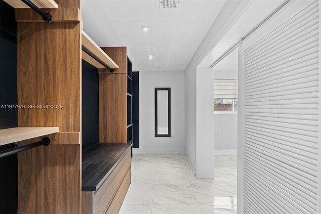 Building Photo - 1519 Biarritz Dr